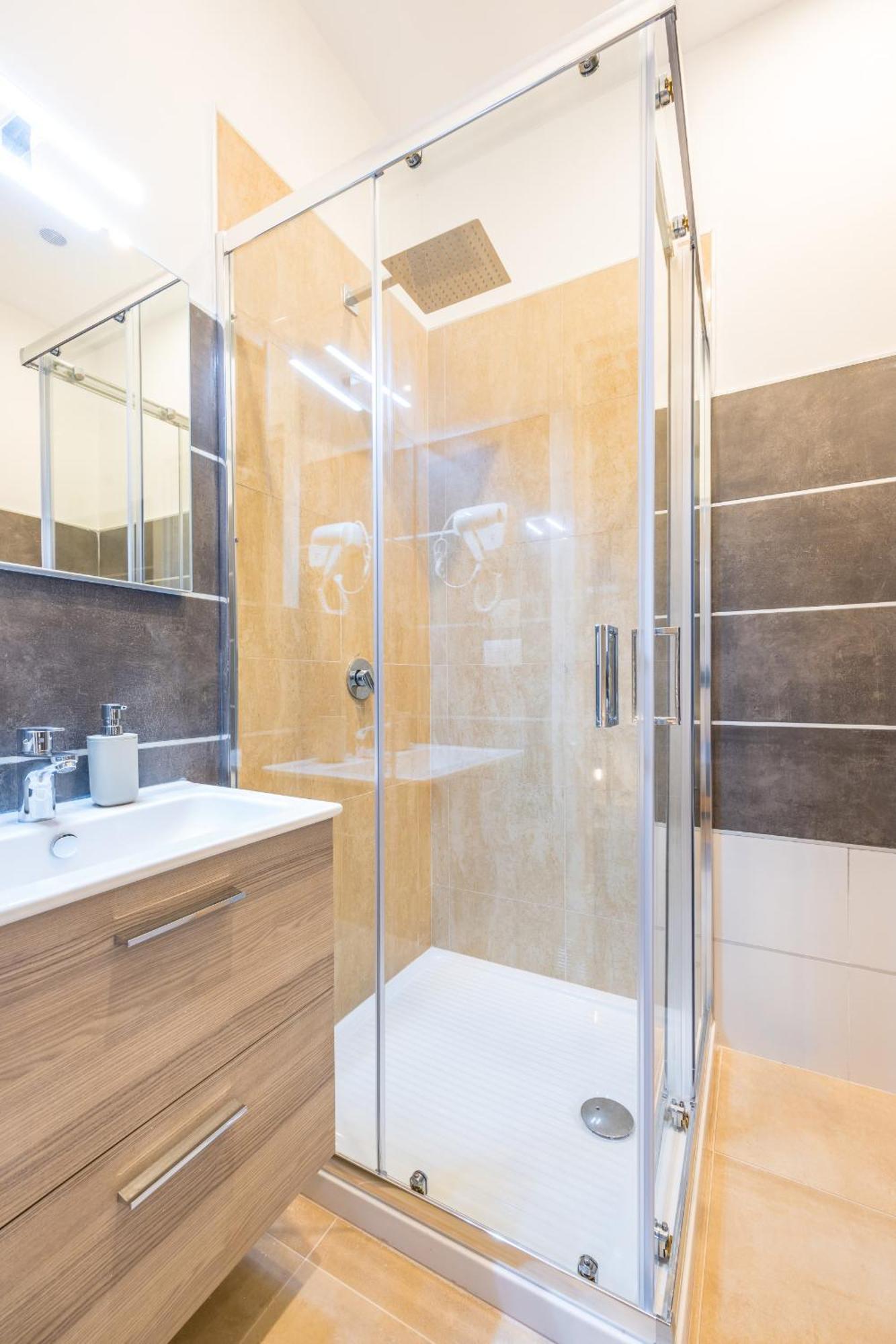 Via Milano Central Station Apartment Napoli Bagian luar foto