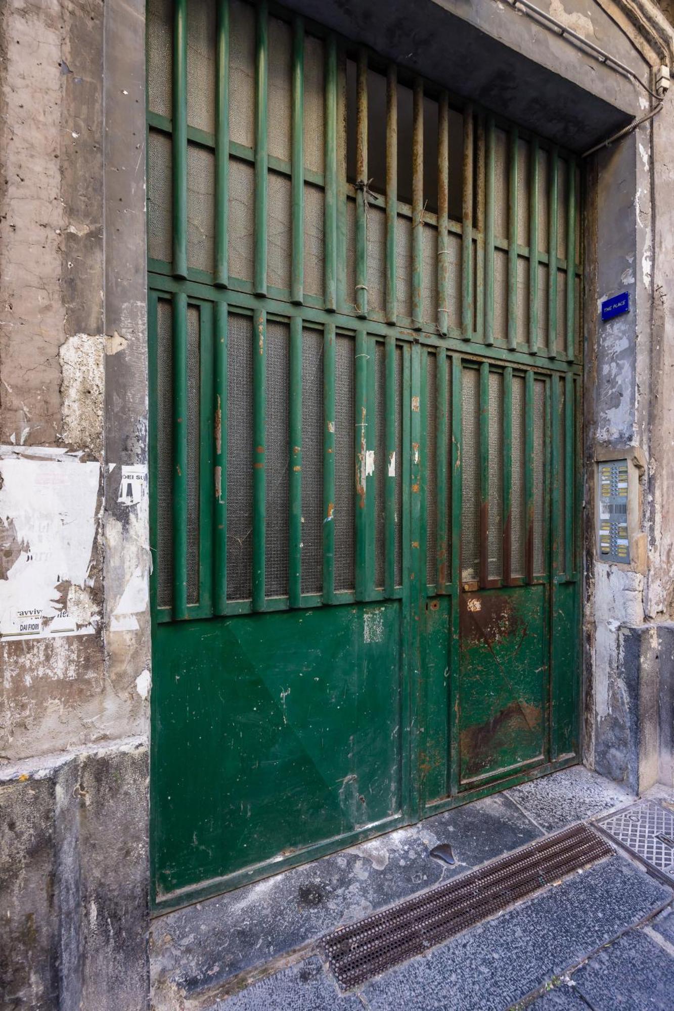 Via Milano Central Station Apartment Napoli Bagian luar foto