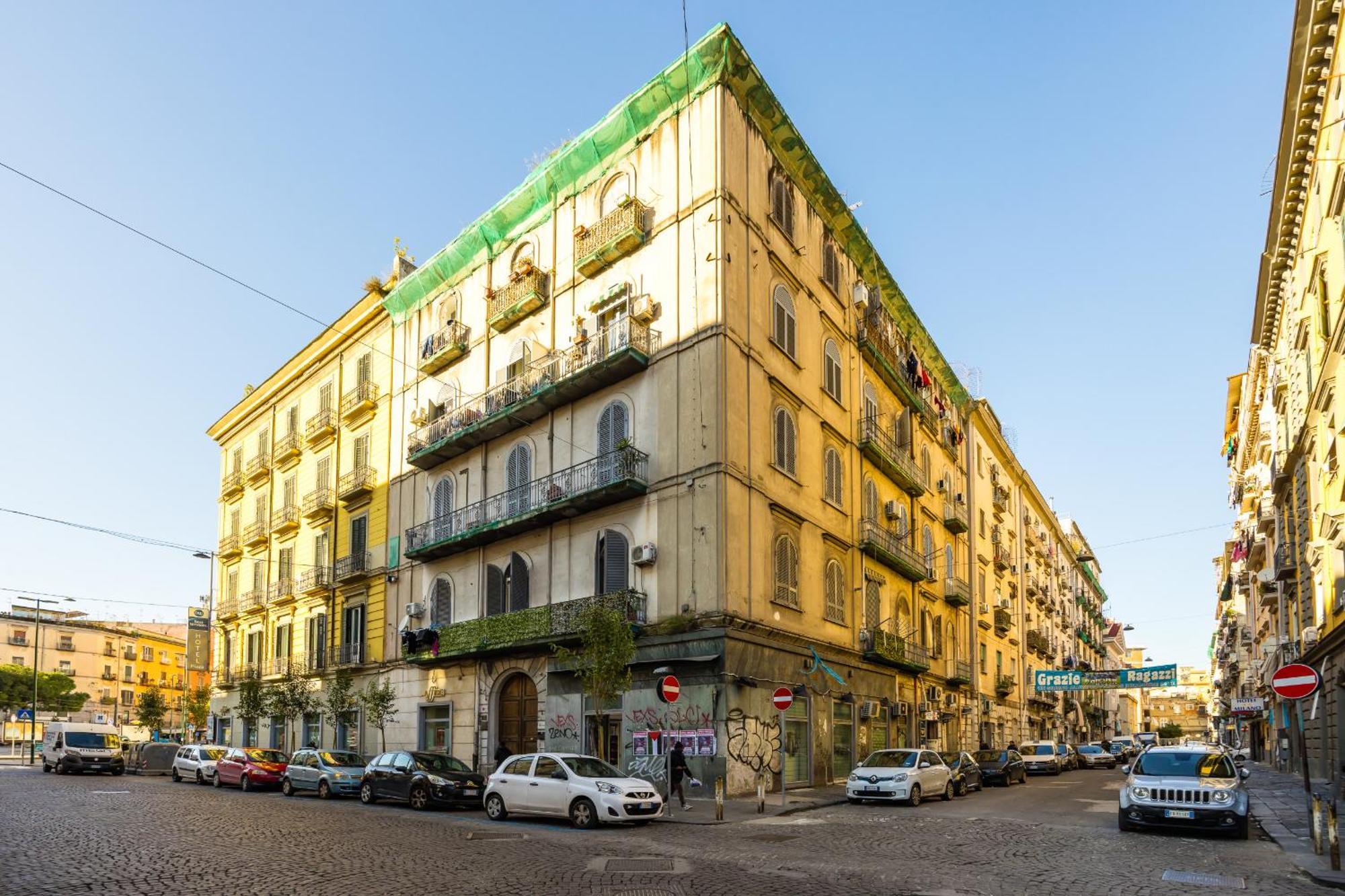 Via Milano Central Station Apartment Napoli Bagian luar foto